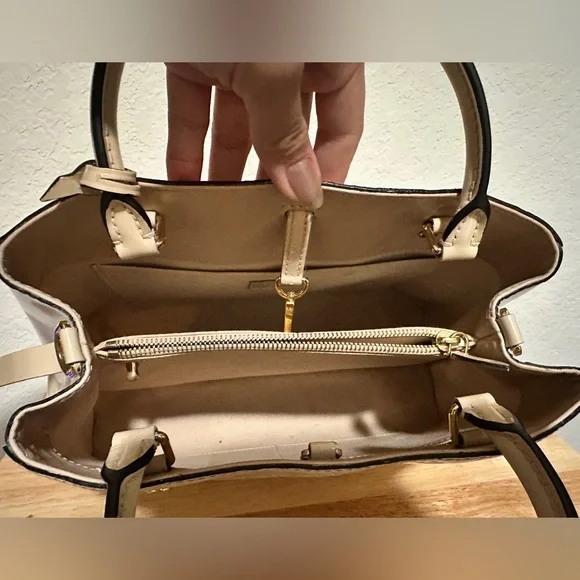 Louis Vuitton Monogram Vernis Montaigne - Patent Leather - Picture 9 of 13